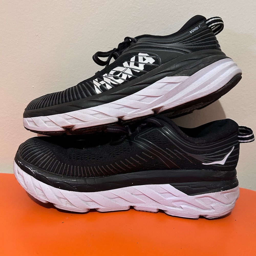 Hoka Bondi 7 size 6